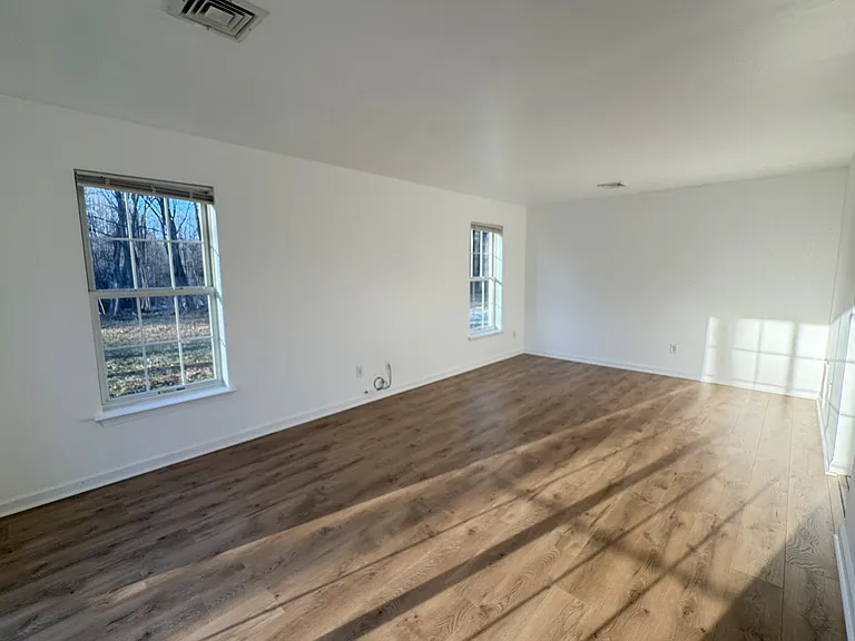 409 Kings Hwy — Photo 12