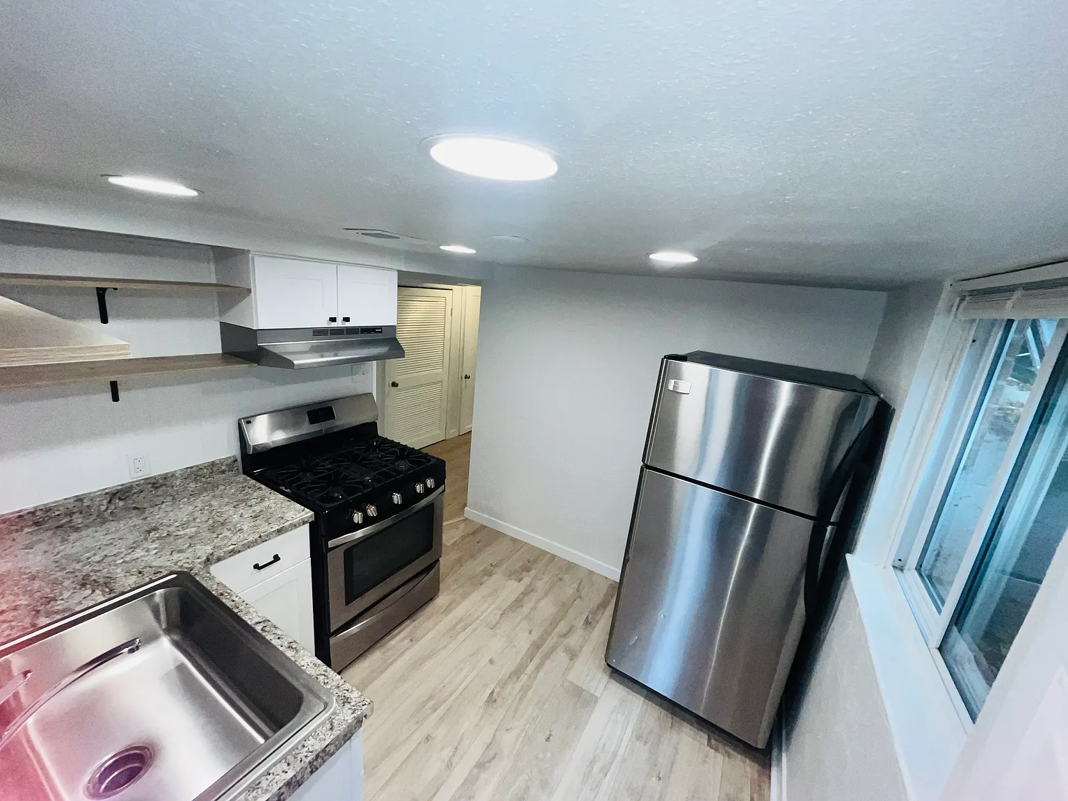 1305 S Logan St — Photo 2