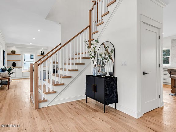 4th image of 70 Valley Drive E