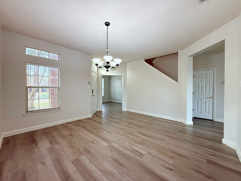 1916 Silver Leaf Dr — Photo 5