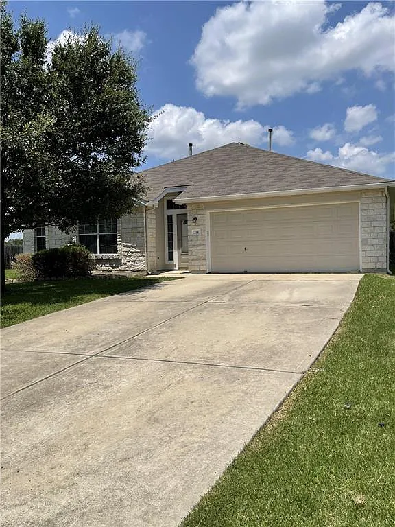3 bed, 2.0 bath, 1864 sqft, $2,100 — Photo 1