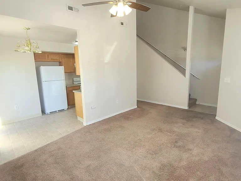 1008 S Locust St — Photo 3