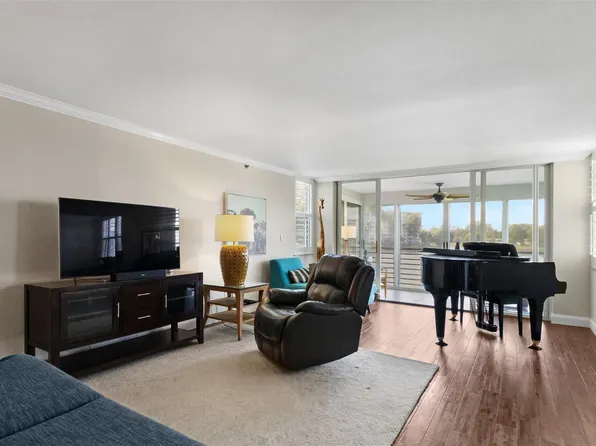 3095 N Course Drive #203, Pompano Beach, FL 33069