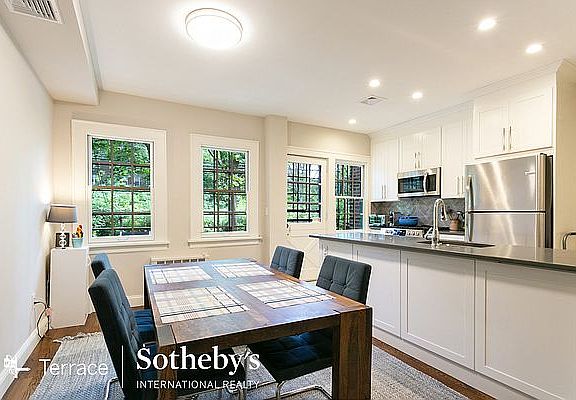3rd image of 264 Burns St #1