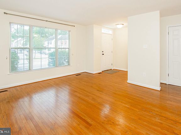 3rd image of 632 Lions Gate Ln