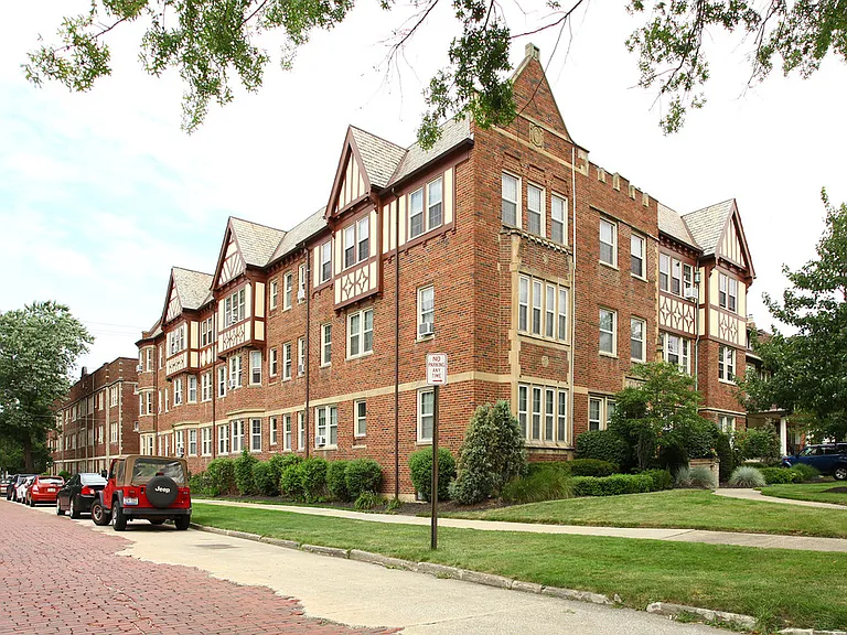 Clifford 15324 Clifton Blvd. Close to Lakewood Park