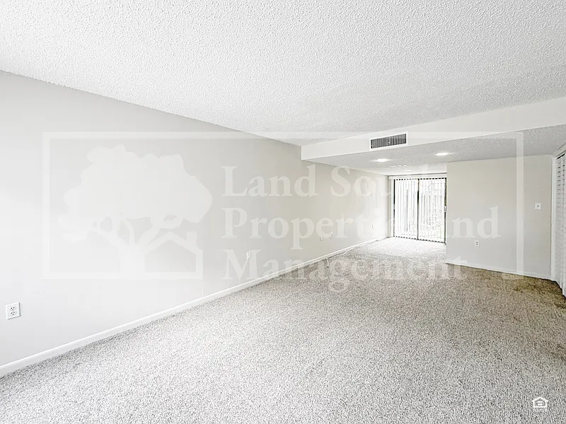2 bed, 1.5 bath, 1039 sqft, $1,495 — Photo 2