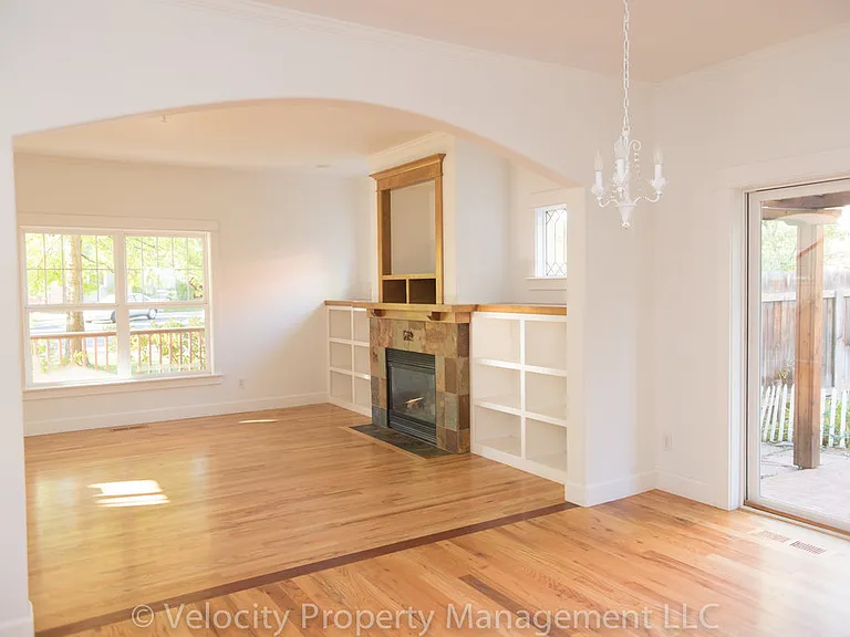 2954 NE Red Oak Dr — Photo 3