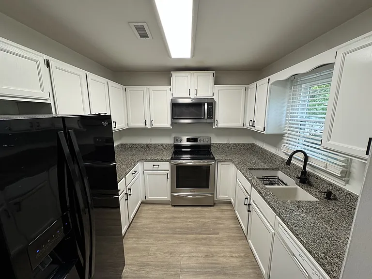 1910 Township Cir — Photo 2