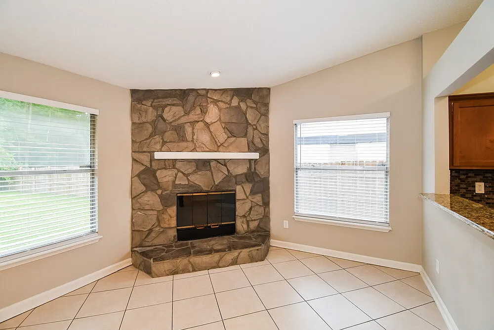 4 bed, 2.0 bath, 1444 sqft, $1,925 — Photo 4