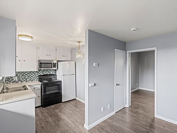 3rd image of 845 Lyndon St #4