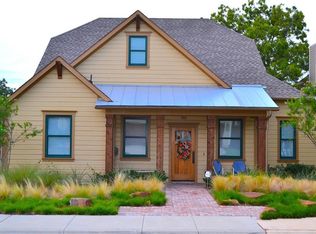 705 E Texas St, Grapevine, TX 76051