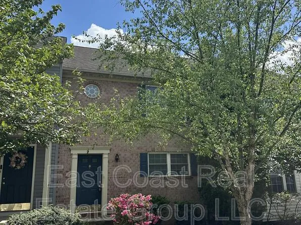 24 Mabel Ln, Martinsburg, WV 25404