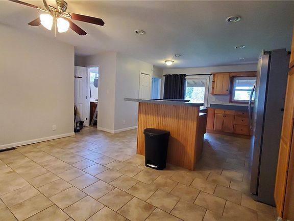 5th image of 10978 S Shore Ave