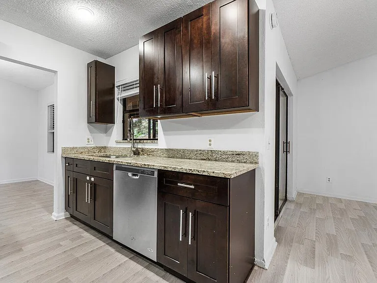 190 Parkwood Dr — Photo 5