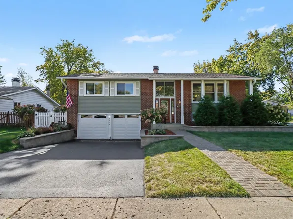 6808 Woodridge Dr, Woodridge, IL 60517