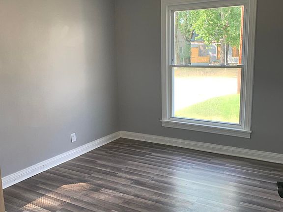 5th image of 3904 Jewell Ave