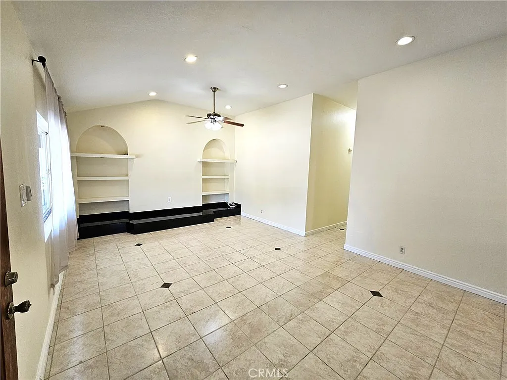 2 bed, 1008 sqft, $2,650 — Photo 2