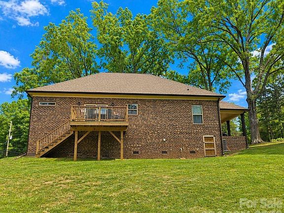 3rd image of 699 Sellerstown Rd
