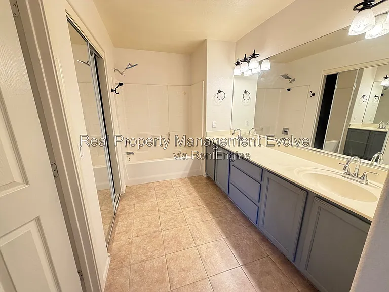 2060 N 30th St — Photo 16