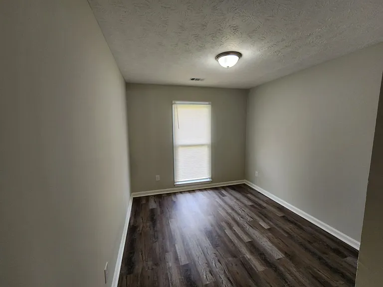 3034 Lansing Ave — Photo 5