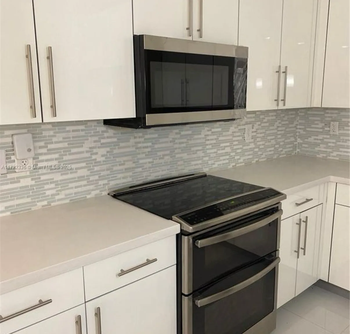 3 bed, 2500 sqft, $3,800 — Photo 3