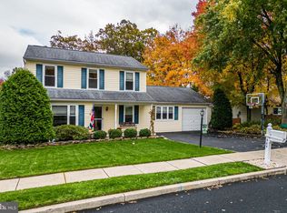 305 Stormfield Dr, Harleysville, PA 19438