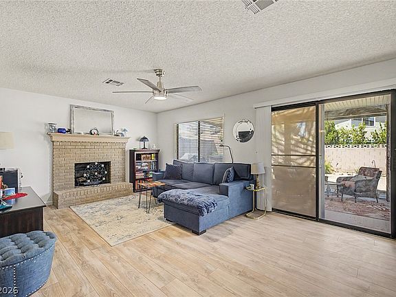 5th image of 4472 Lindenhurst Ln