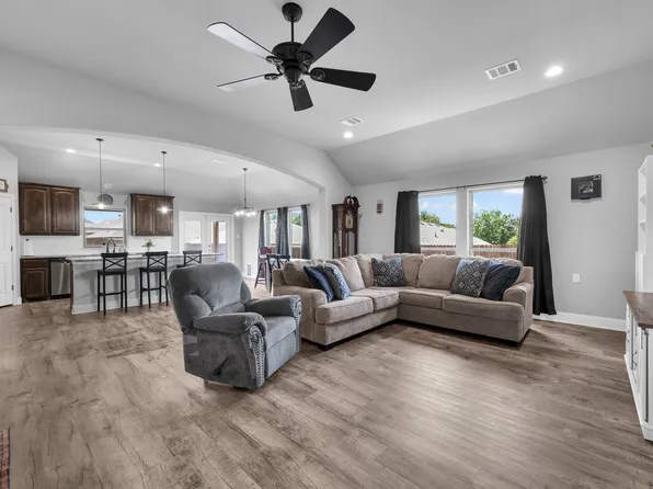537 Paloma St, Weatherford, TX 76087