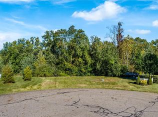 Lakeview Dr, Akron, OH 44312