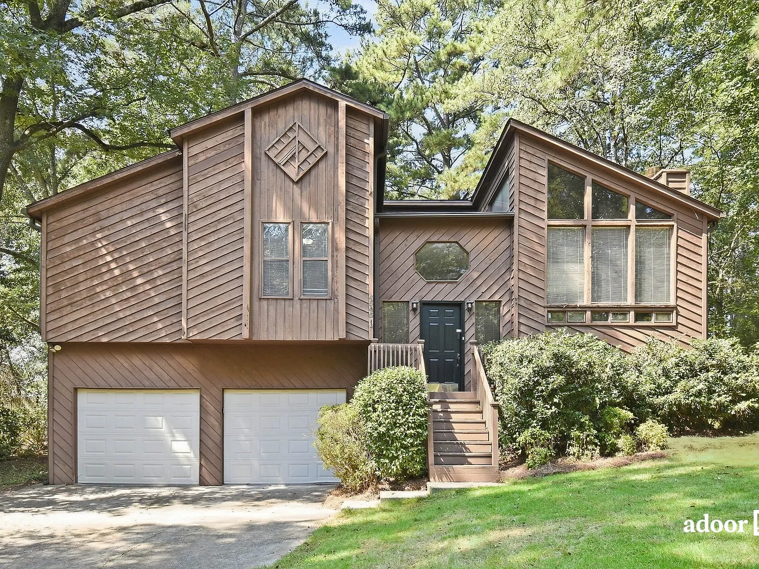 4 bed, 3.0 bath, 1724 sqft, $2,545 — Photo 1