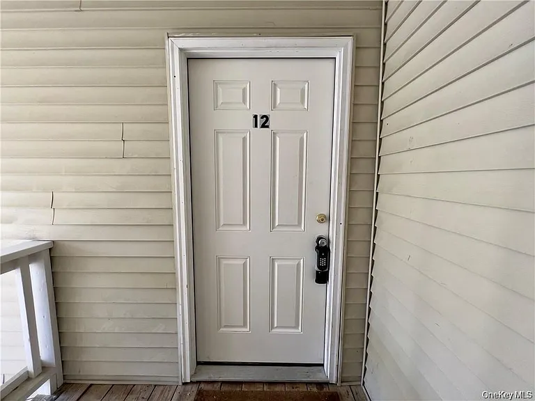 17 Lexington Hl #12 — Photo 2
