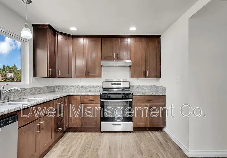 8355 Golden Ave — Photo 7