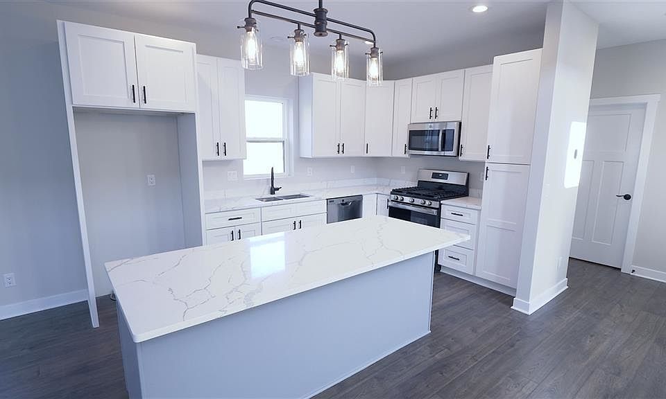 2nd image of 2725 Kadlec Dr