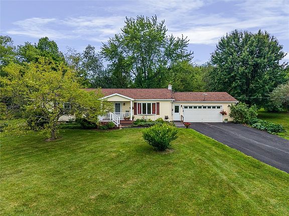 3rd image of 2411 Cayuga View Rd
