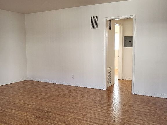 4th image of 347 W Salem St #3