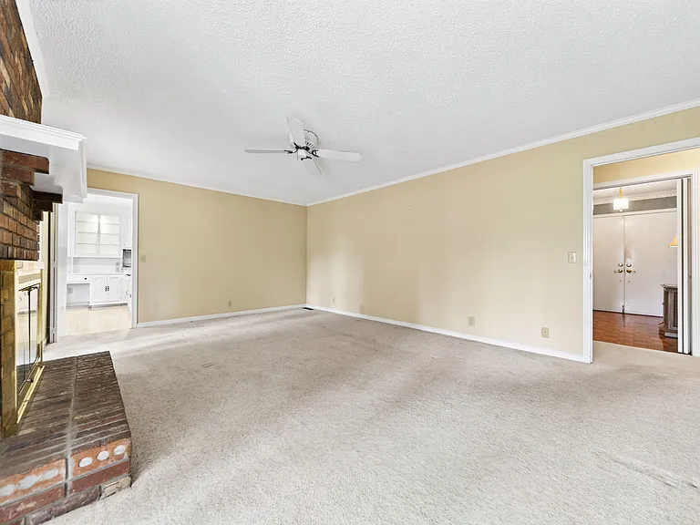 120 Briarwood Dr — Photo 34