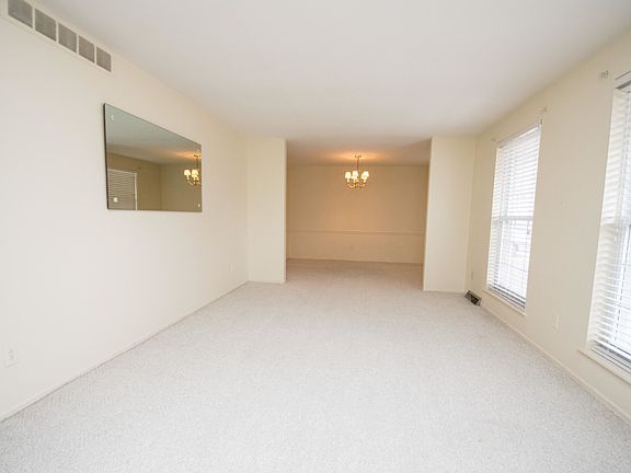 3rd image of 207 Belair Dr