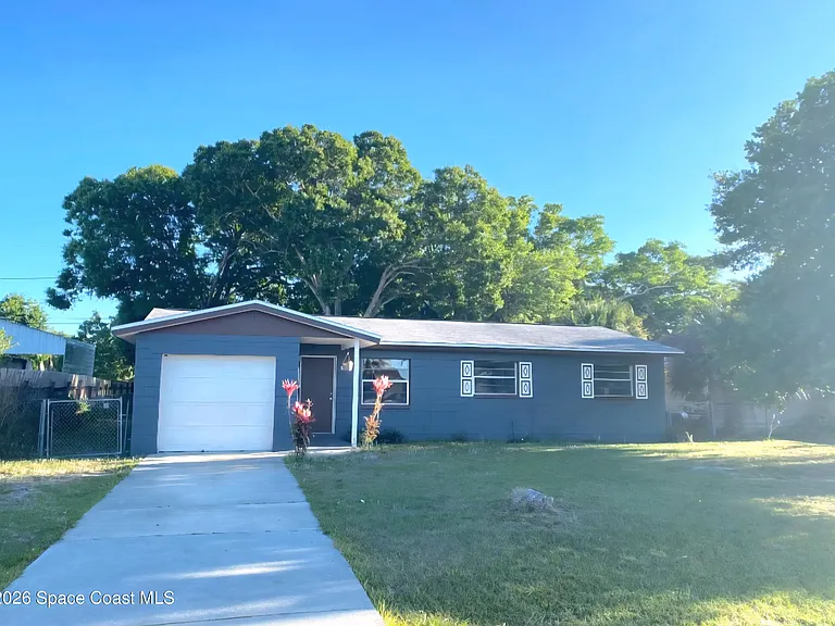 3020 Mary St — Photo 1