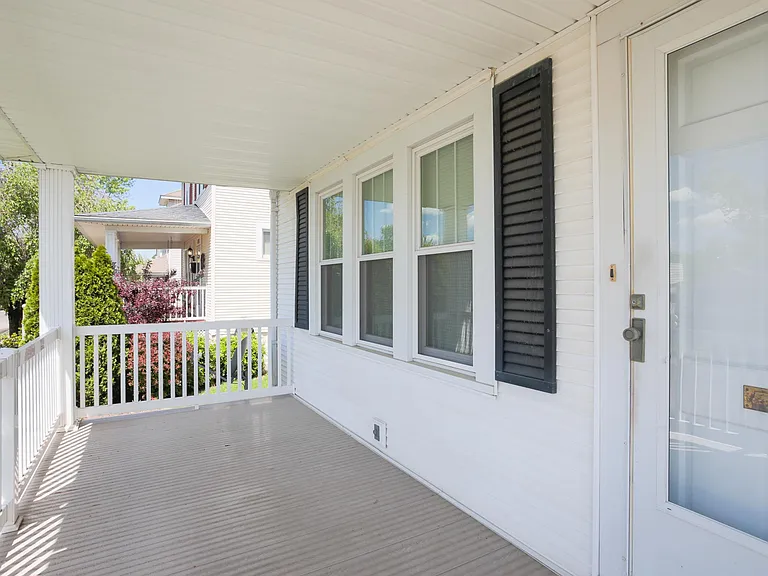 815 E Chestnut St — Photo 25
