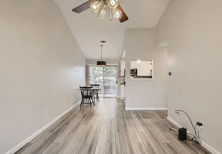 1015 E Yager Ln #141 — Photo 8