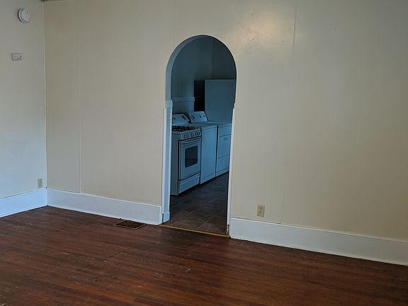 4th image of 1003 S Halliburton St