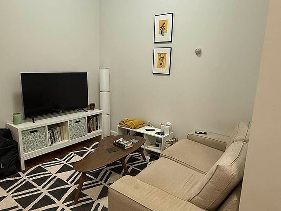 3rd image of 372 5th Ave APT 3