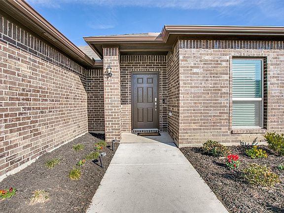 3rd image of 224 Sugar Creek Ln