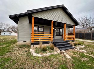 202 W 3rd St, Gentry, AR 72734