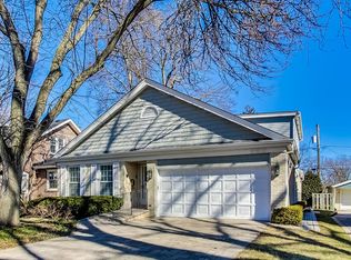 555 Green Bay Rd, Highland Park, IL 60035