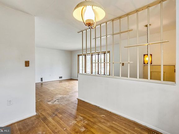 5th image of 4704 Wissahican Ave