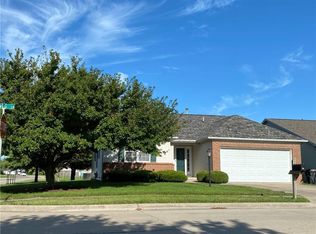 21 Woodfield Ln, Charleston, IL 61920