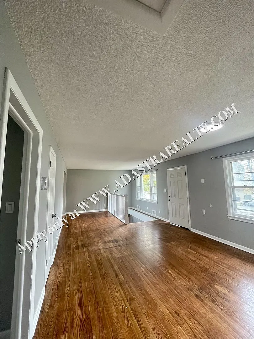 Completely Remodeled and Updated 6 Bedroom/3 Bath House in North KC Available in AUGUST!! — Photo 3