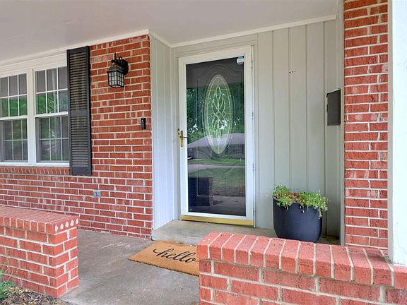 4th image of 3001 Larchmont Ave